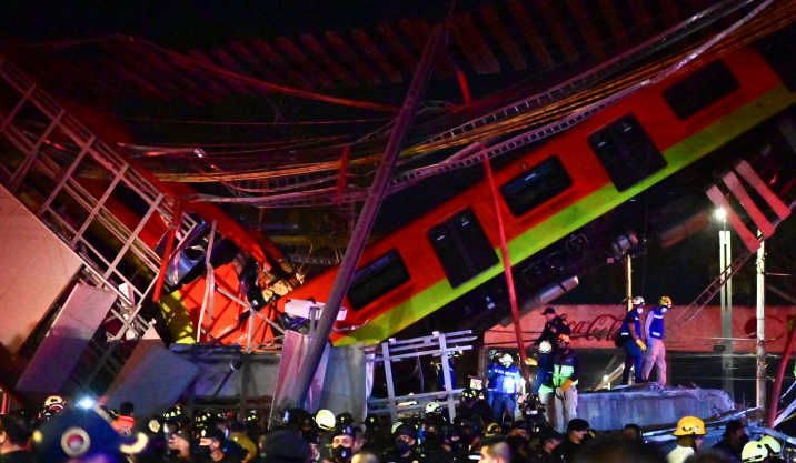 Drame à Mexico : un pont s'effondre au passage du métro