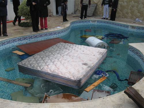 Elle retrouve sa maison sans dessus-dessous