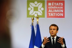 Emmanuel Macron annonce une loi pour aider les agriculteurs