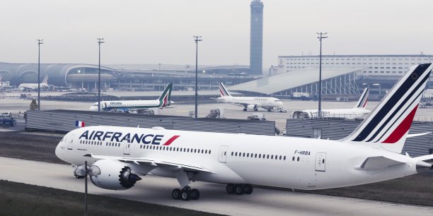 Entre 8000 et 10 000 postes devraient être supprimés chez Air France