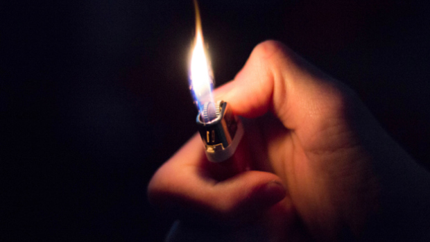 Facebook: le "Fire Challenge", nouveau jeu dangereux des internautes