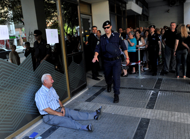 Grèce : «Le retraité qui pleure» va recevoir l'aide d'un riche australien