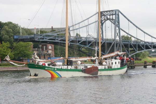 Greenpeace amarre Beluga II au port de Metz