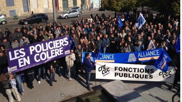 "Haine anti-flic" : les forces de l'ordre dans la rue