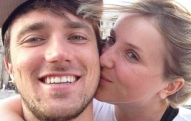 Hommage en fleurs et musique pour Marie et Mathias, victimes du Bataclan