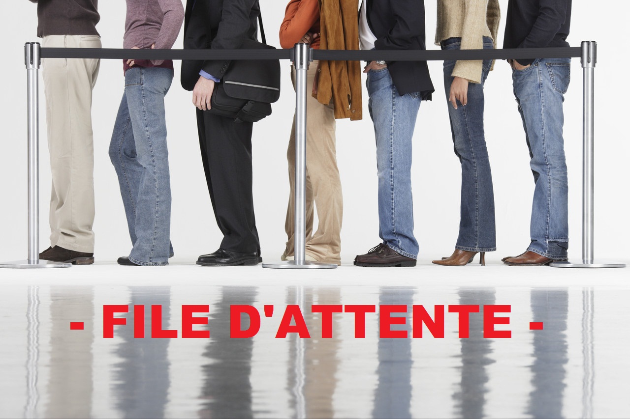 Il gagne sa vie dans des files d'attente