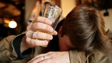 Ivre, il fait n'importe quoi