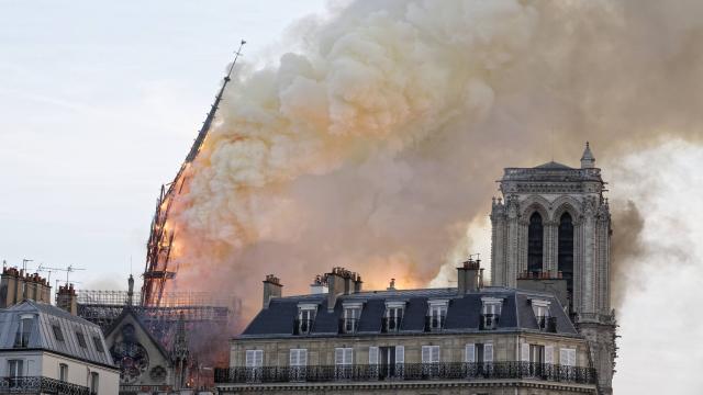 Jarny : l'entreprise Le Bras Frères qui montait l'échafaudage autour de la flèche de Notre-Dame de Paris, «exclu toute responsabilité»