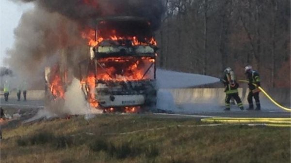 Kanfen : grosse pagaille après l'incendie d'un bus sur l'A31