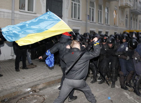 L'Ukraine sous tension : le bilan provisoire ferait état d'au moins 100 morts