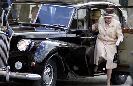 La Reine d'Angleterre cherche un chauffeur