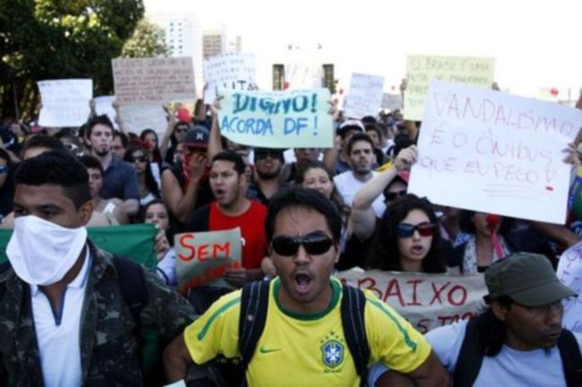 Le Brésil s'embrase face aux coûts de la prochaine Coupe du Monde