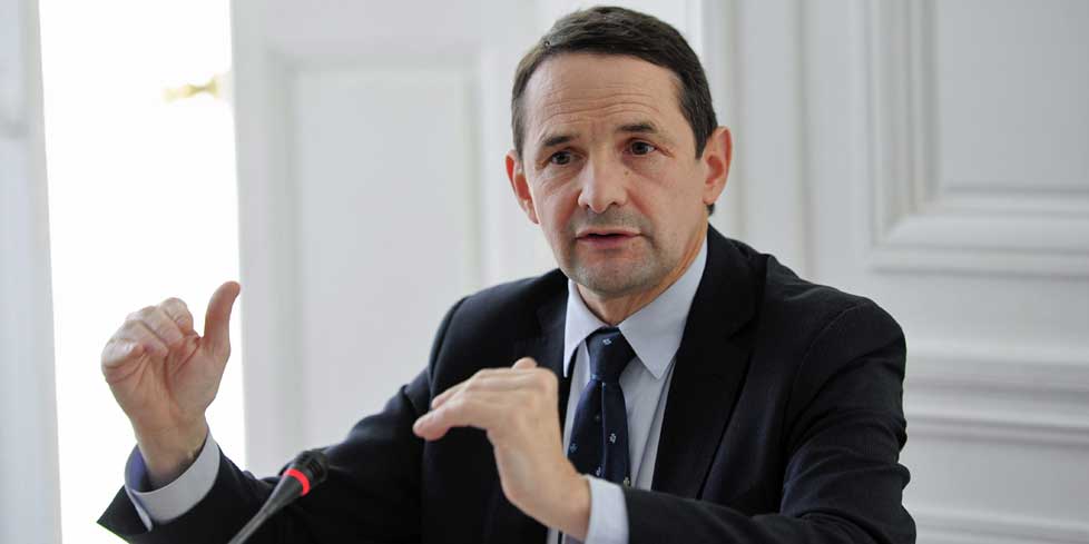 Le gouvernement allège les contraintes des entreprises industrielles