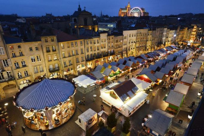 Le marché de Noël de Metz est en plein montage 