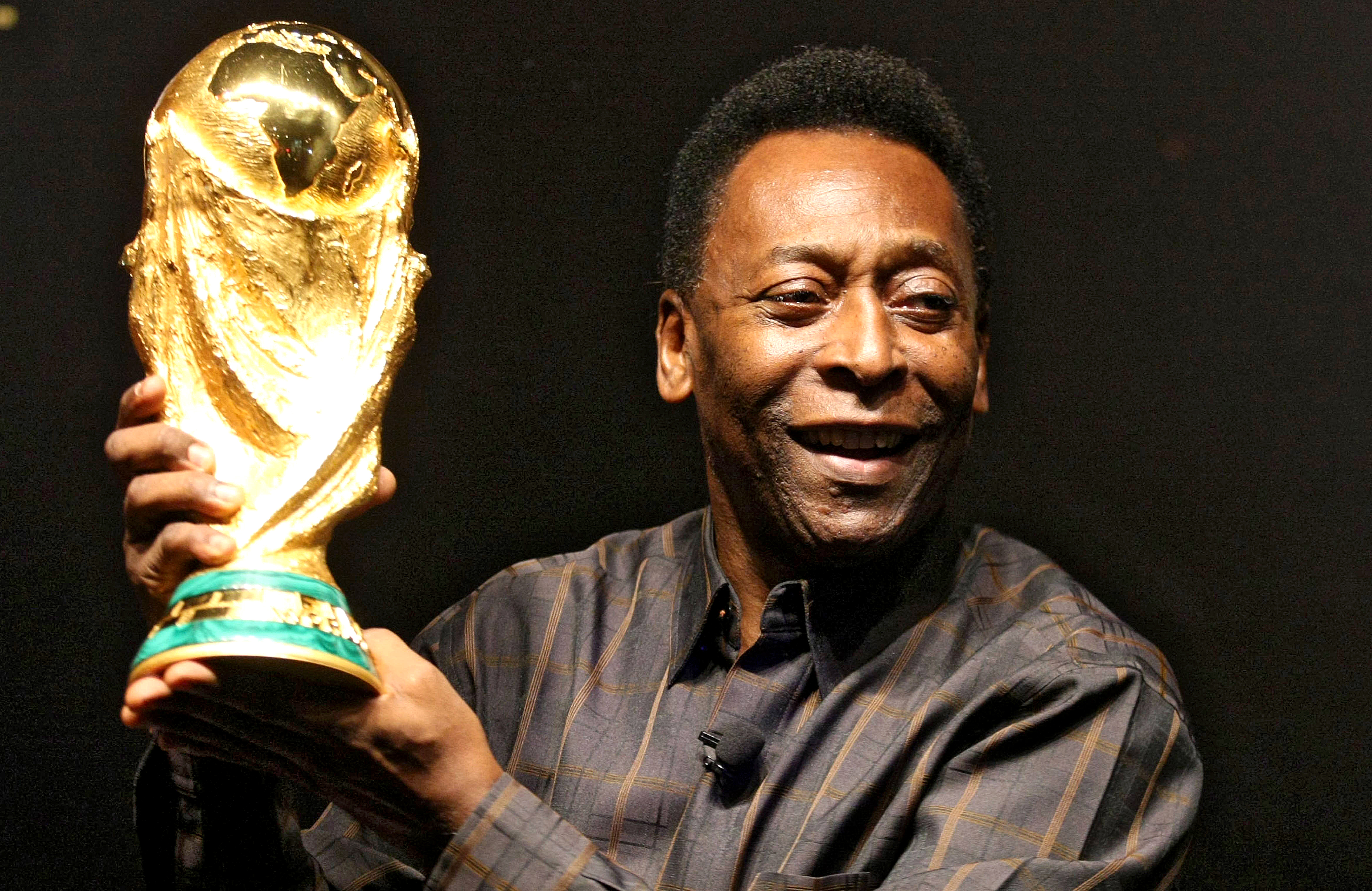 Le "roi" Pelé rassure ses fans