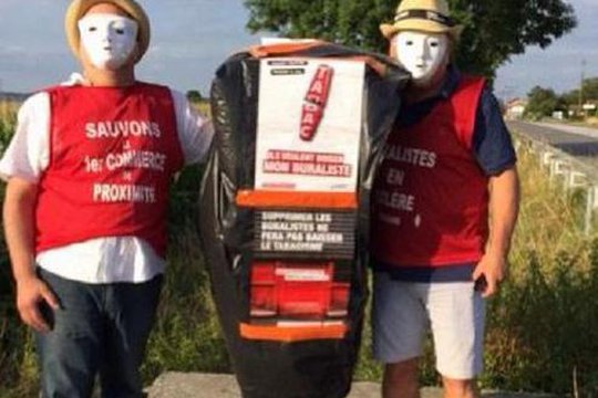 Les buralistes dans la rue contre le paquet "neutre"