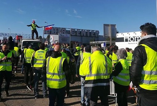 Les "gilets jaunes", déterminés, veulent aller jusqu'au bout
