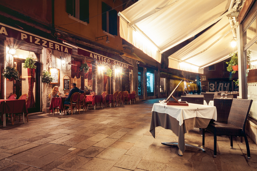 Les restaurants et les musées rouvrent en Italie