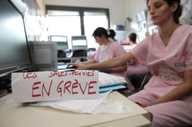 Les sages femmes sont en grève : "Cigognes oui, pigeons non !"
