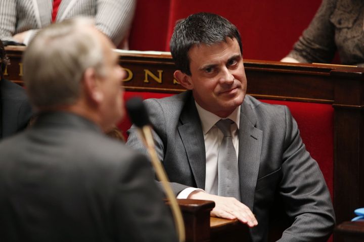 Manuel Valls promet une baisse des impôts