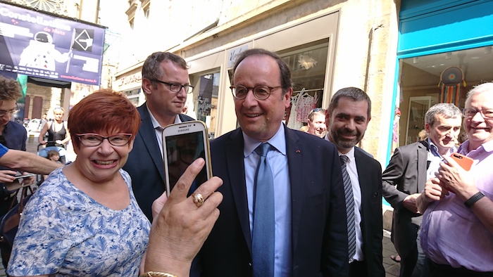 Metz : François Hollande en dédicace pour son livre " Les leçons du pouvoir"
