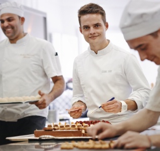 Metz : le champion du monde de la pâtisserie montre ses talents !