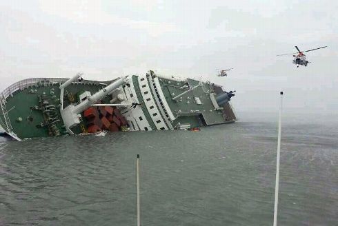 Naufrage du Sewol : au moins 2 morts et plus d'une centaine de disparus