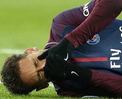 Neymar out "4 à 6 semaines" selon son père !