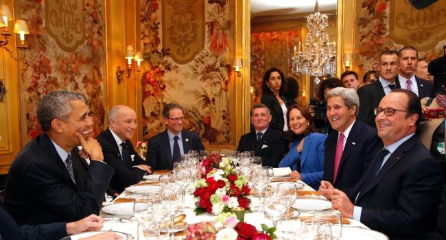 Obama et Hollande en sortie à Paris