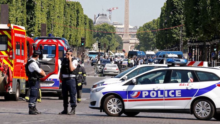 Paris : nouvelle attaque à la voiture bélier sur les Champs Elysée