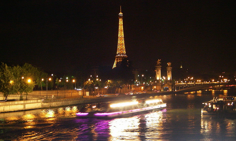 Paris : plusieurs survols illégaux de drones