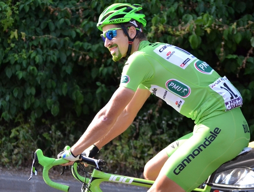Peter Sagan exclu du tour de France