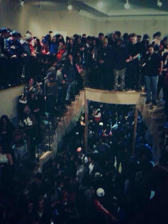 "Petite" fête entre amis