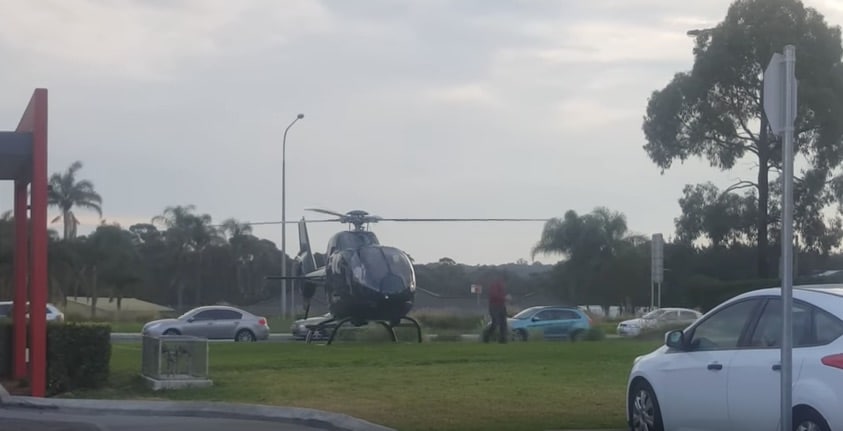 Pourquoi prendre la voiture, quand on peut sortir l'hélico ?