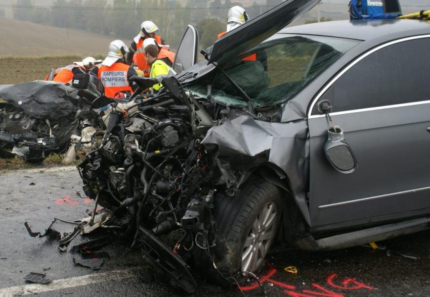 RD 999 : deux blessés dans un viloent choc frontal
