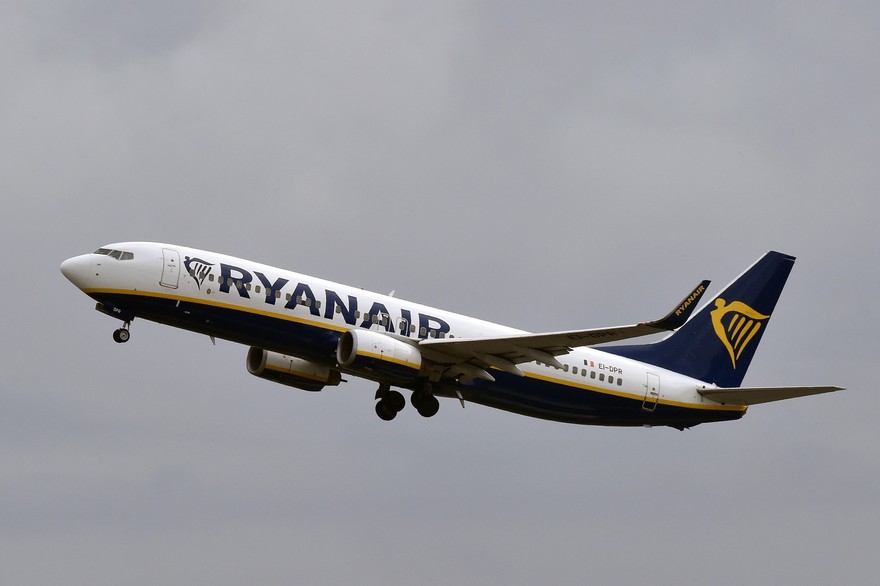Ryanair demande un supplément pour voyager avec un bébé sur ses genoux
