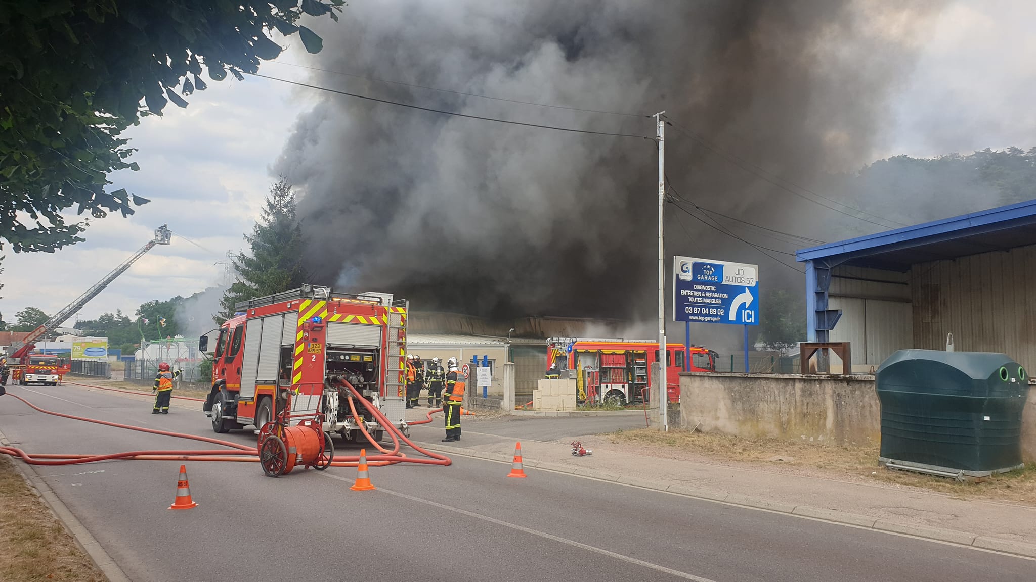 Saint-Avold : l'entrepôt de Prolians Guermont Weber, détruit par le feu