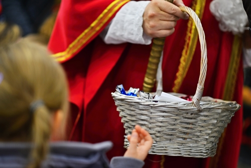 Saint-Nicolas auprès des écoliers messins