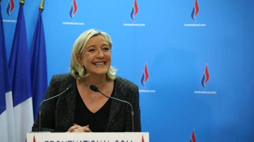 Sondage : Marine le Pen en tête du 1er tour en 2017