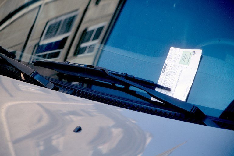 Stationnement : pour contester une amende, plus besoin de la régler avant !