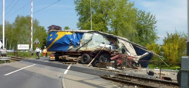 Un camion percuté par un TER : le chauffeur du poids-lourd dans un état critique