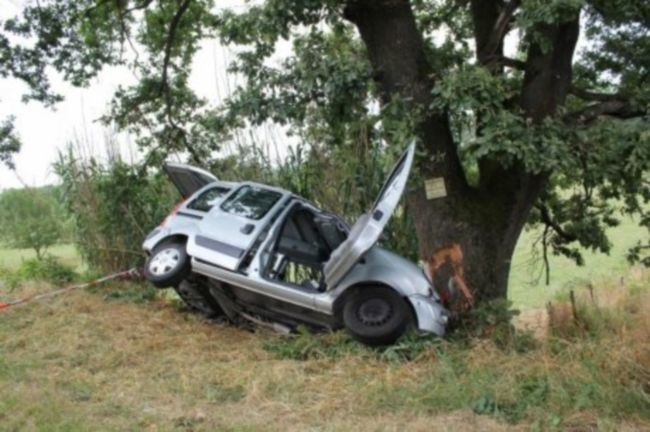 Un jeune de 18 ans meurt après une sortie de route fatale en Sarre