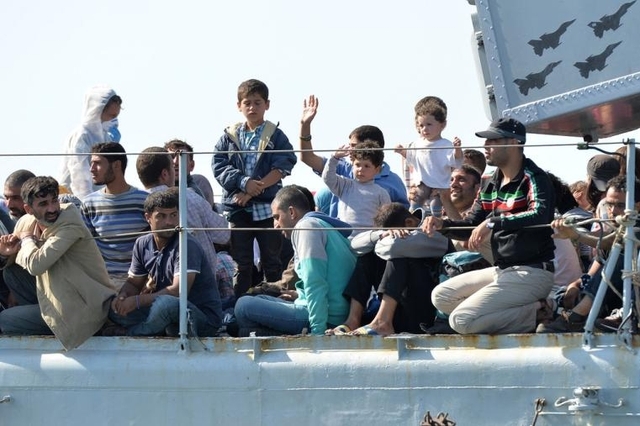 Un navire abandonné avec plus de 400 migrants à bord