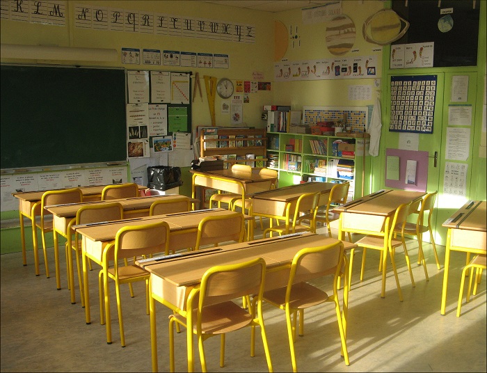 Une jeune écolière ramène une grenade dans sa classe !