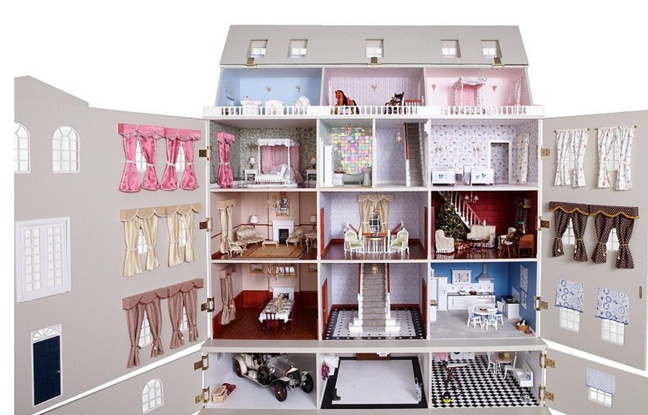 Une maison de poupée qui a tout d'une grande