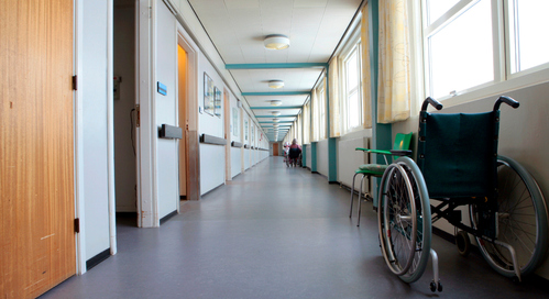 Viré d'une maison de retraite suite à une découverte surprenante