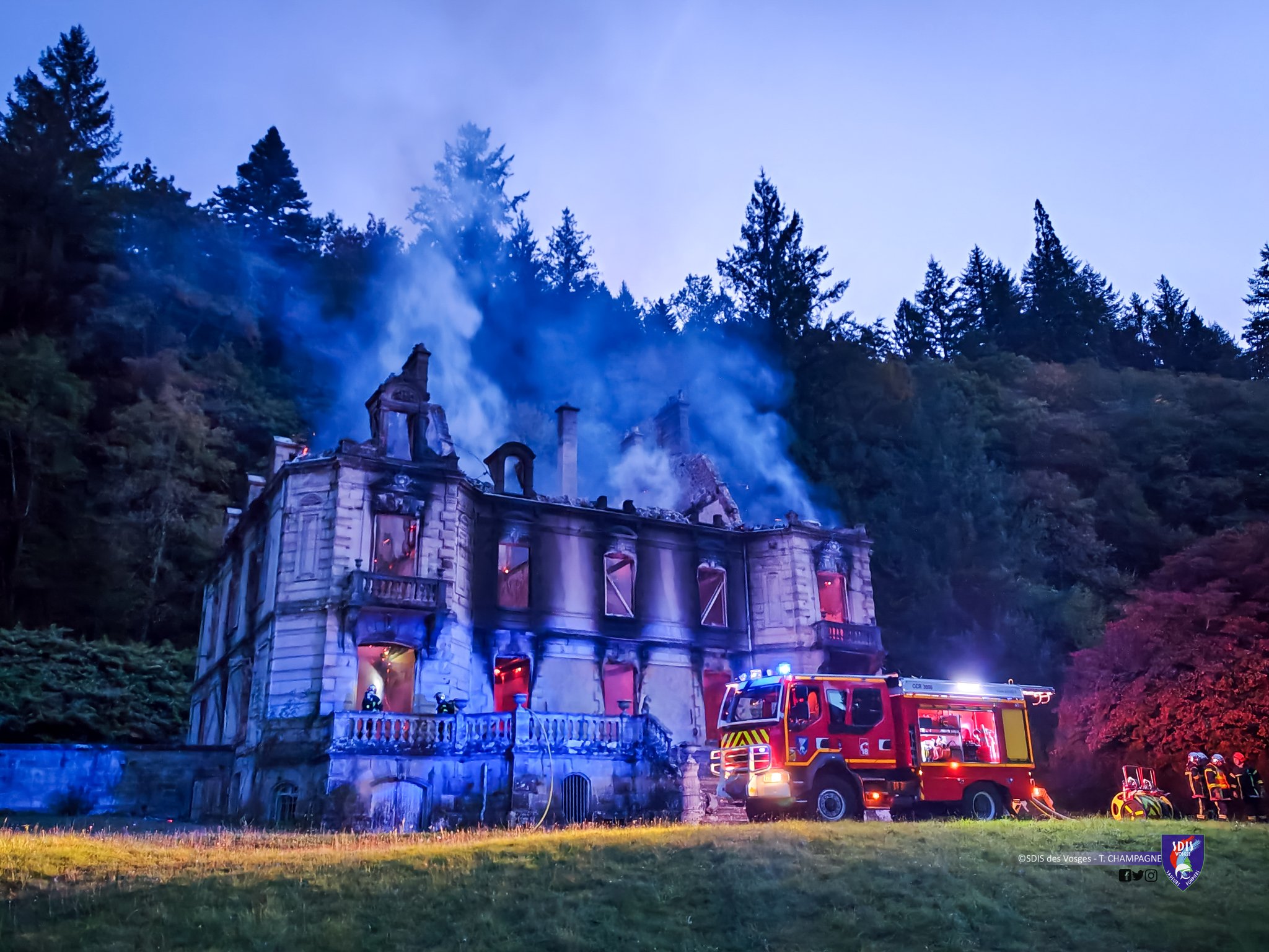 Vosges : un château du XIXe siècle, dévoré par les flammes